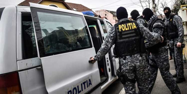 13 percheziții au loc în zona Câmpulun 1