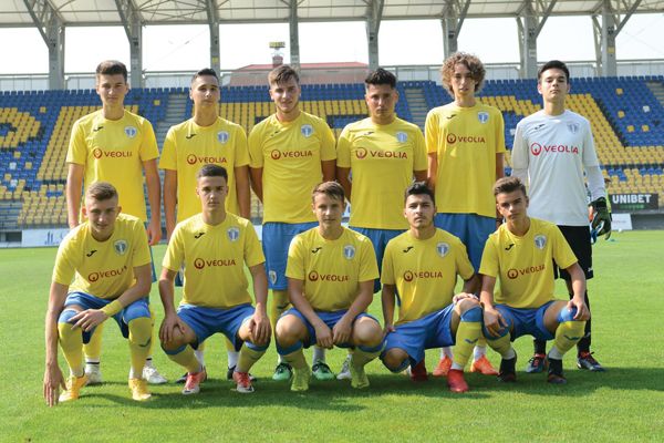 8-a-Juniorii-Petrolului-incep