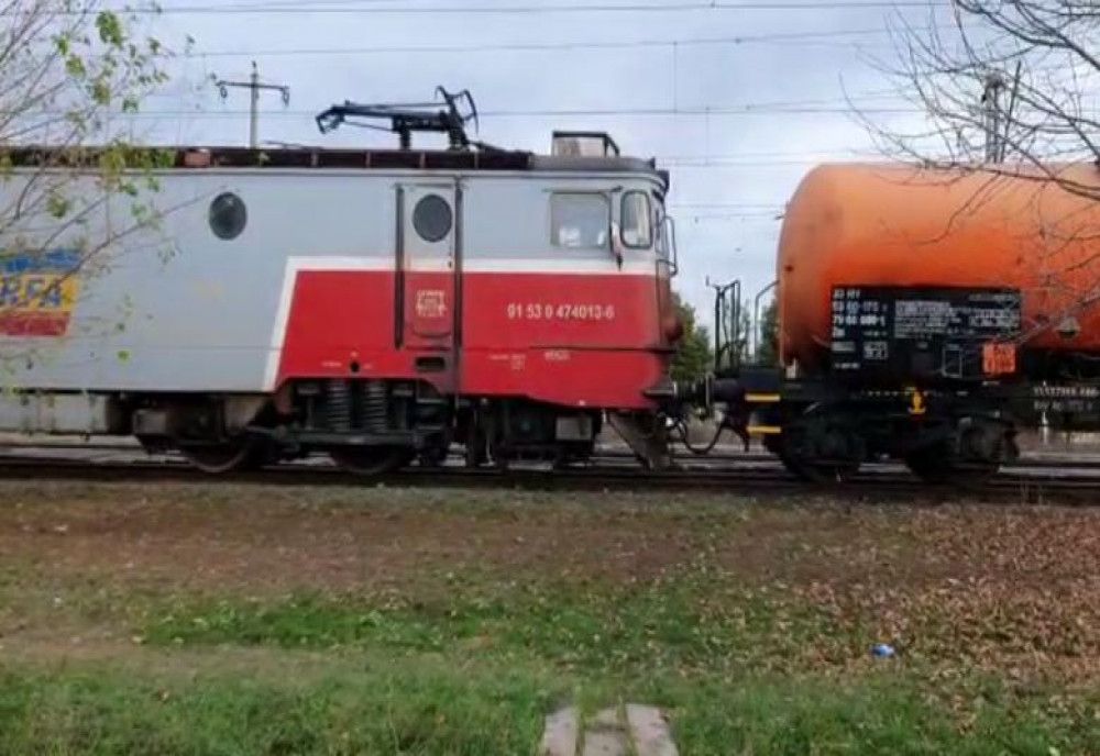 Trafic feroviar blocat! Scurgere de acid clorhidric dintr-un tren de marfă!