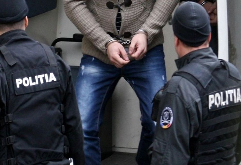 Doi tineri din Bucov, prinși în flagrant în timp ce dădeau spargerea la o societate comercială. Aceștia au fost reținuți 