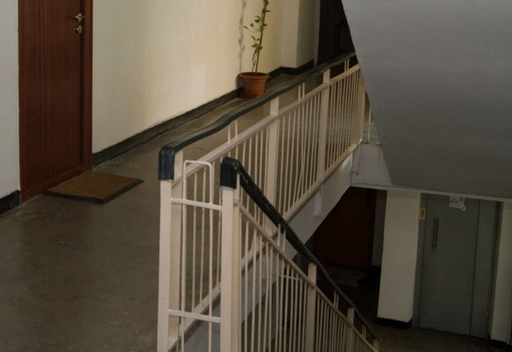 Un bărbat din Plopeni a murit după ce a căzut de la etajul 4