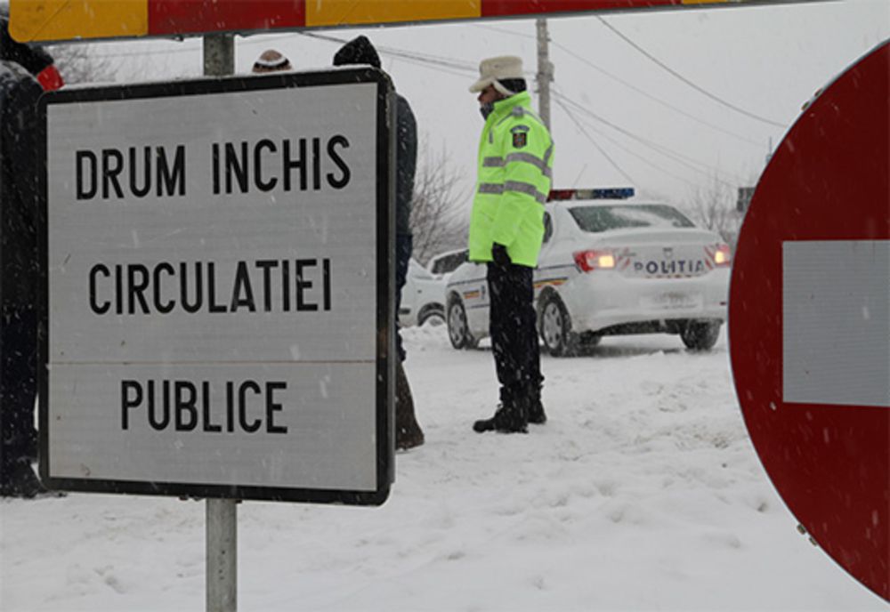 20 de autoturisme blocate la Cota 1400! Poliţia închide drumul