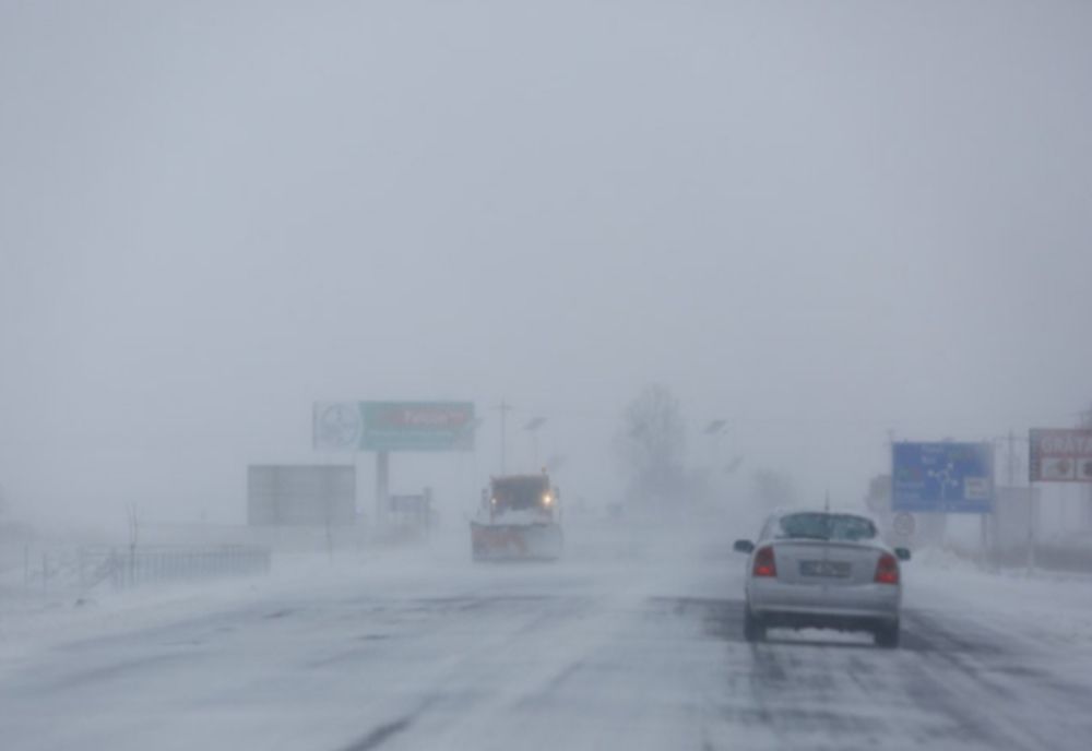 Viscolul închide circulația pe DN1B, între Mizil și Buzău. 20.000 de prahoveni fără curent electric