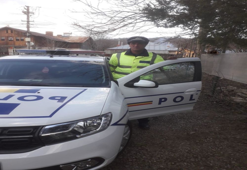 Eroul zilei în Prahova: Un polițist care se îndrepta spre serviciu, a acordat primele îngrijiri  victimei unui accident 