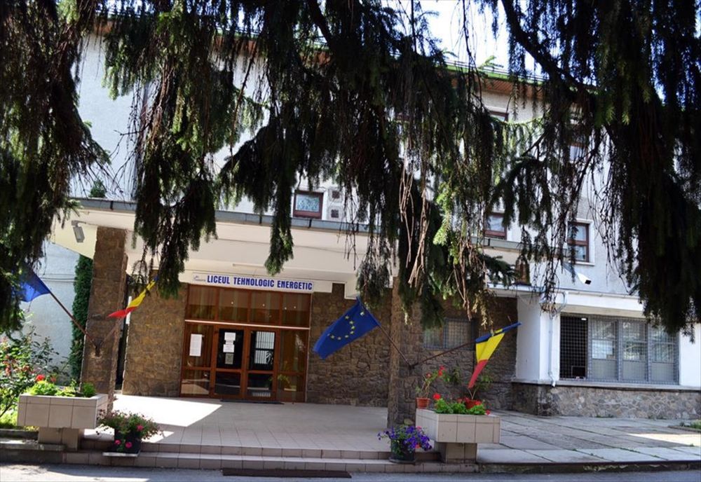 Coronavirusul închide un liceu din Prahova!