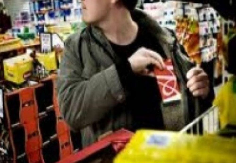 Un elev al școlii de poliție din Câmpina, prins la furat într-un mall din Ploiești