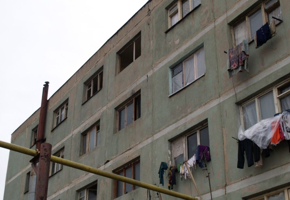 Petrecere cu 15 persoane, la care au participat inclusiv minori, în căminul de pe Rafinorilor