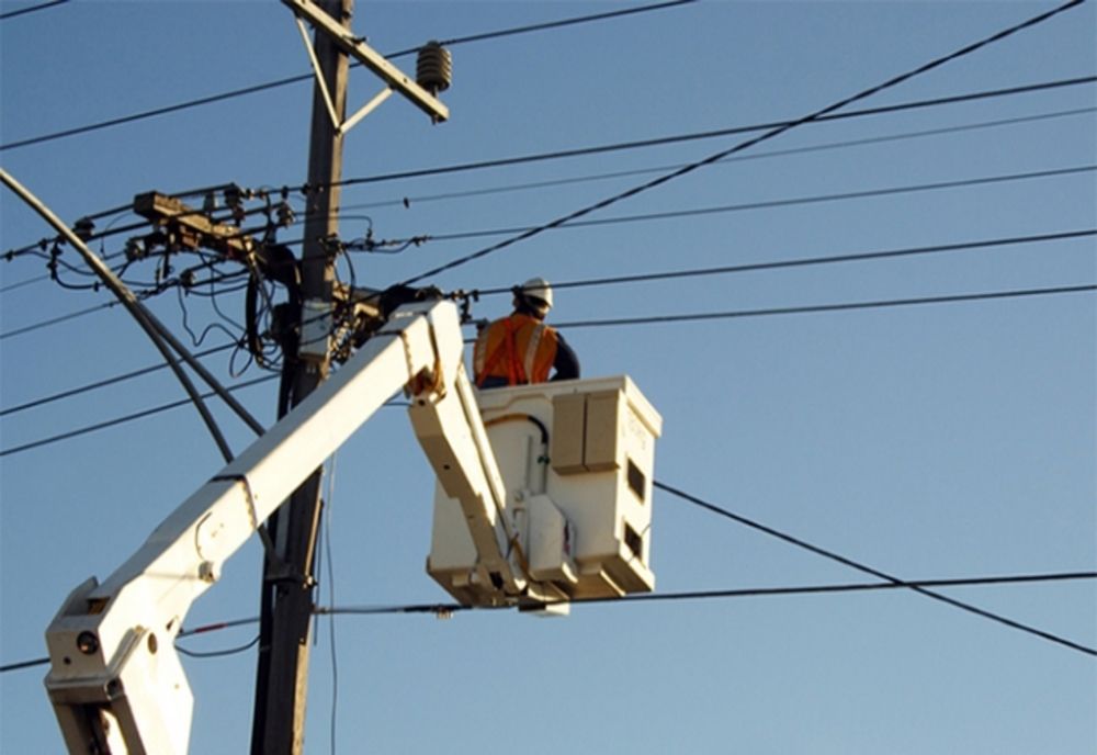 1500 de gospodării din Prahova fără curent electric, din cauza furtunii