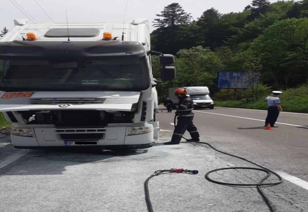 Cisternă în flăcări pe DN1, la ieșirea din Sinaia