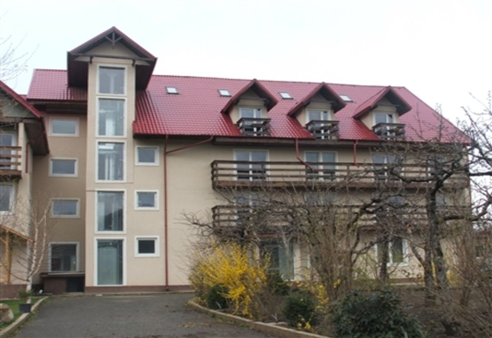 Focar URIAȘ de coronavirus la un cămin de bătrâni din Prahova! Peste 70 de persoane infectate