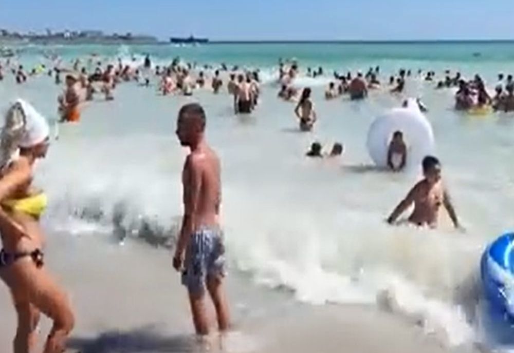 Masca ar putea deveni obligatorie și în spații deschise și aglomerate