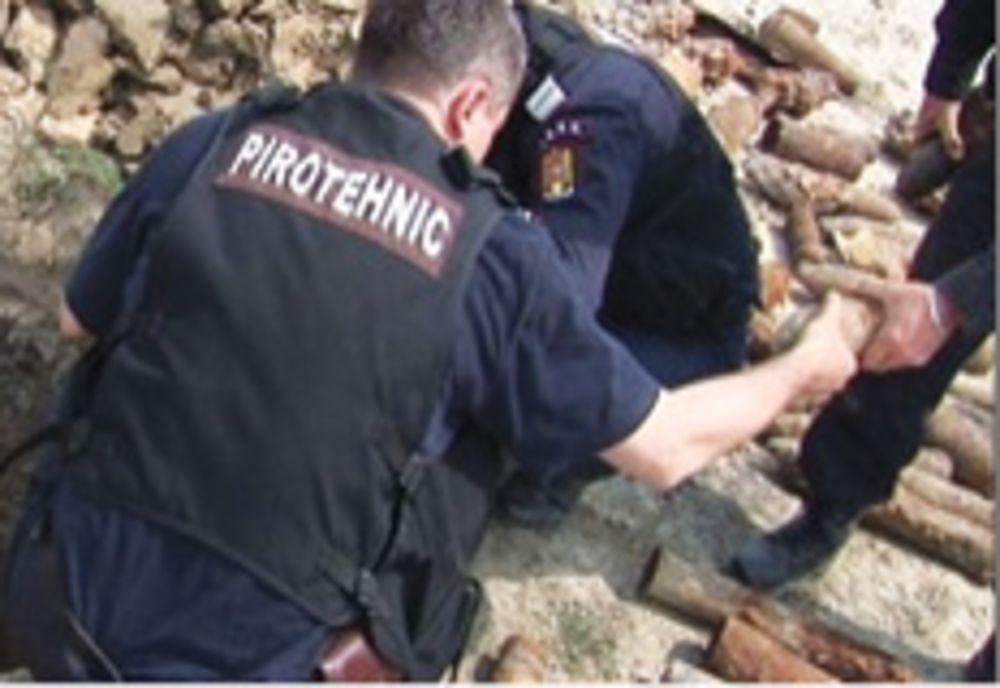 Proiectil explozit descoperit în incinta unei firme din Prahova