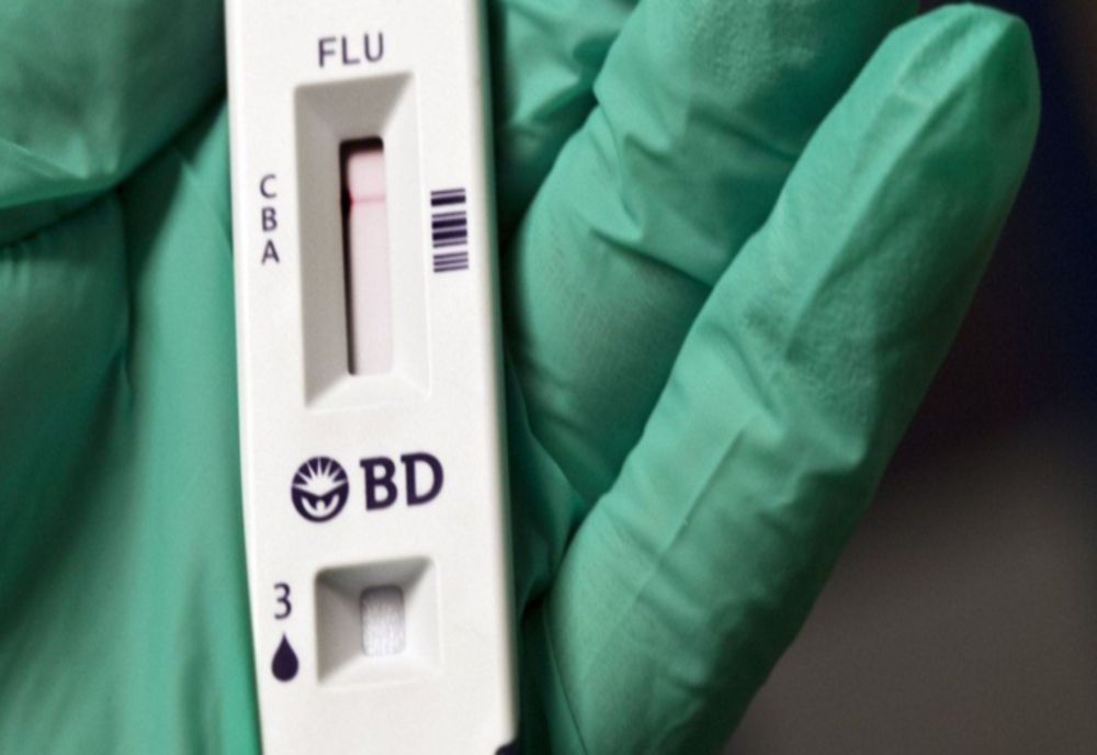 11 focare active de COVID, în Prahova, printre care și o subunitate de poliție