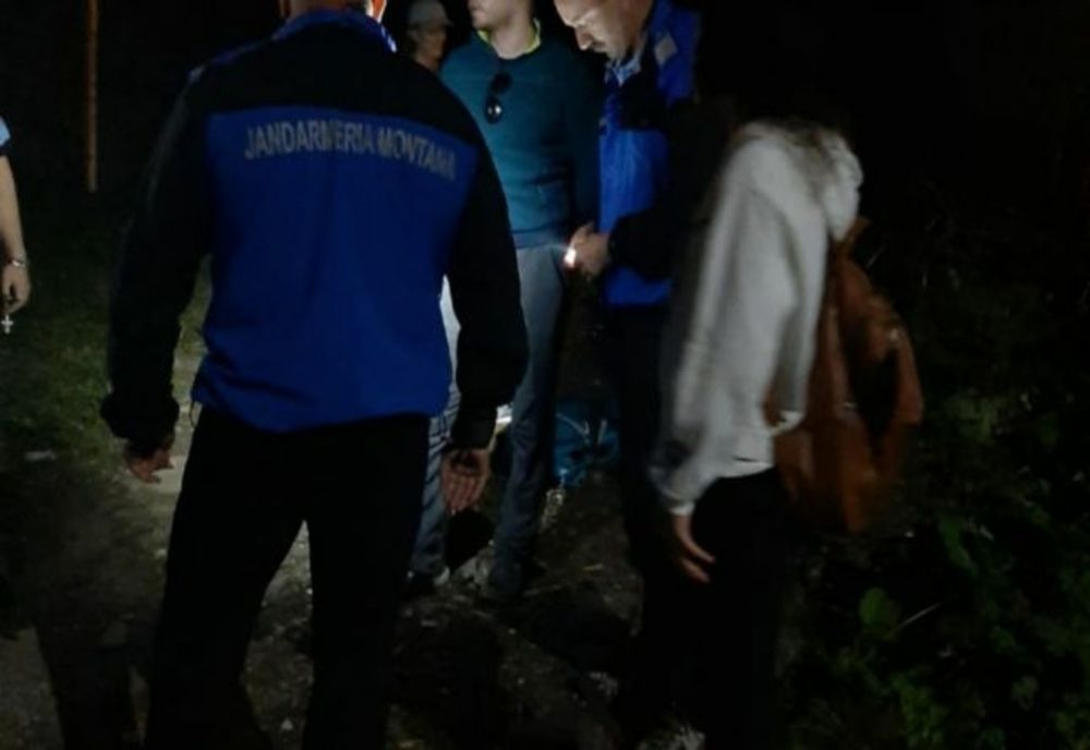 Turiști atacați de câini și de urși au chemat în ajutor jandarmii montani
