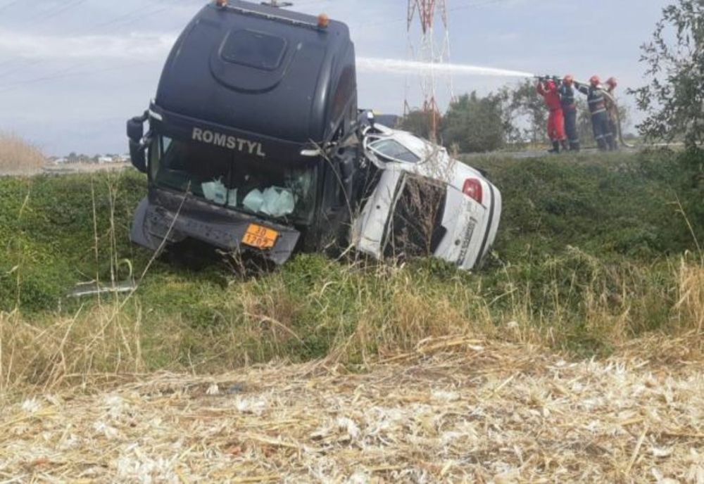 Pericol de explozie în Ploieşti. O cisternă plină cu kerosen s-a răsturnat pe Centura de Est