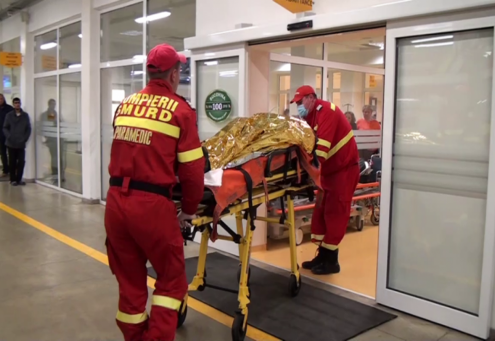 Intervenție pentru salvarea unui bărbat şi-a prins mâna într-un utilaj