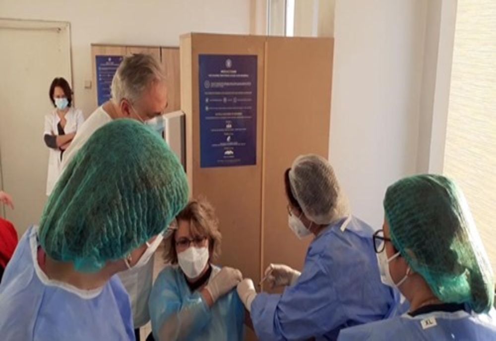 Aproape 1.000 de medici, asistente și infirmiere din Prahova s-au vaccinat anti-COVID