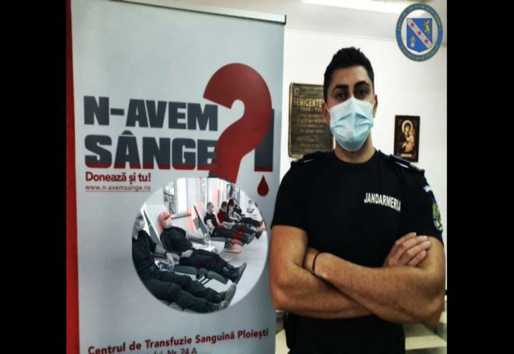 Trei jandarmi din Ploiești donează plasmă