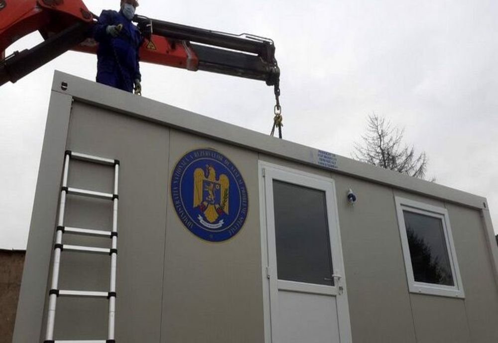 Spitalul Sinaia are container sanitar încălzit pentru triajul pacienților