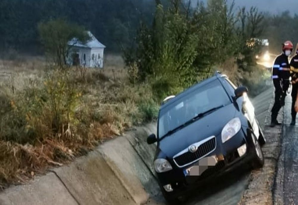 Șofer mort în Prahova după ce s-a răsturnat cu mașina în șanț
