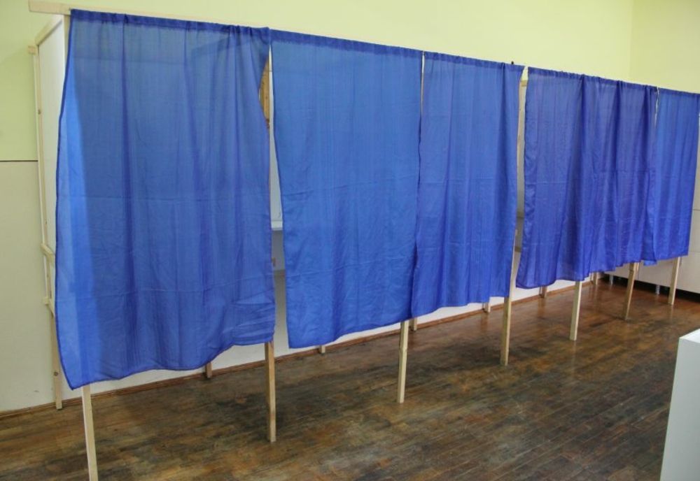 Bărbați din Prahova, amendați pentru sesizarea unor infracțiuni electorale false la 112