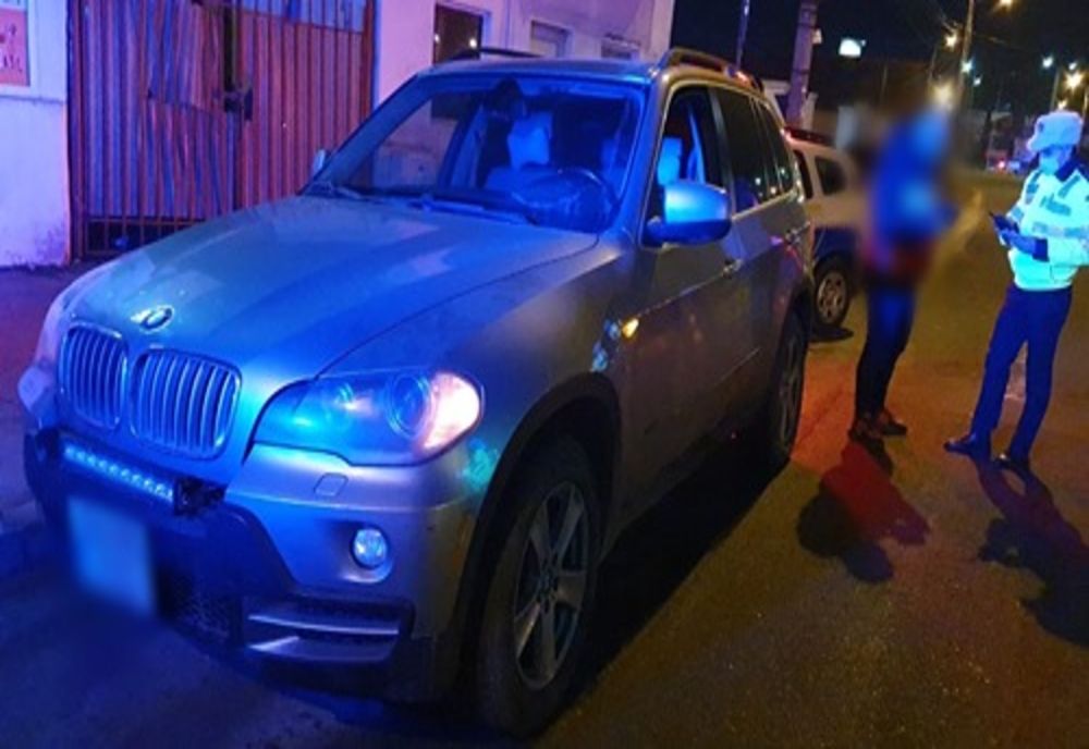 Autoturism furat din București, blocat în trafic de polițiștii din Ploiești
