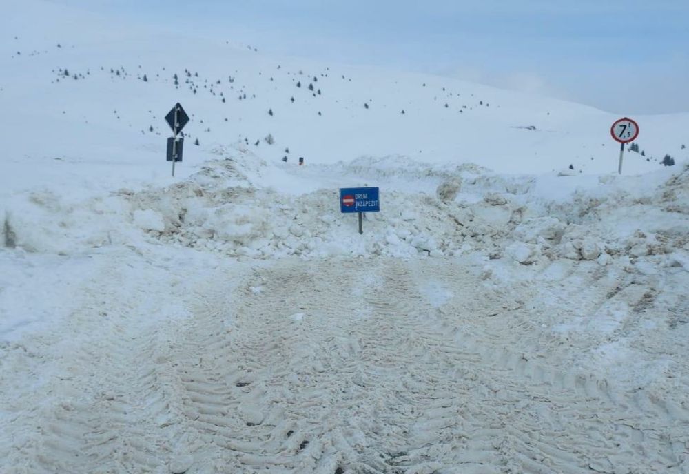 DJ 713 a fost închis din cauza unei avalanșe