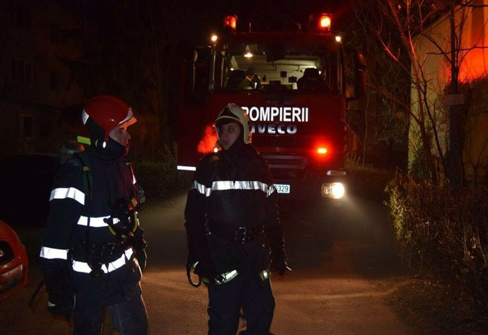 Incendiu violent, în weekend, la o anexă gospodărească din Comarnic