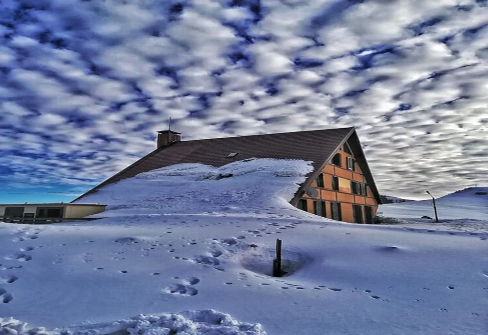 Zeci de oameni păcăliţi după ce au plătit avansul pentru închirierea unor cabane de vacanţă în Cluj, Alba, Hunedoara şi Prahova