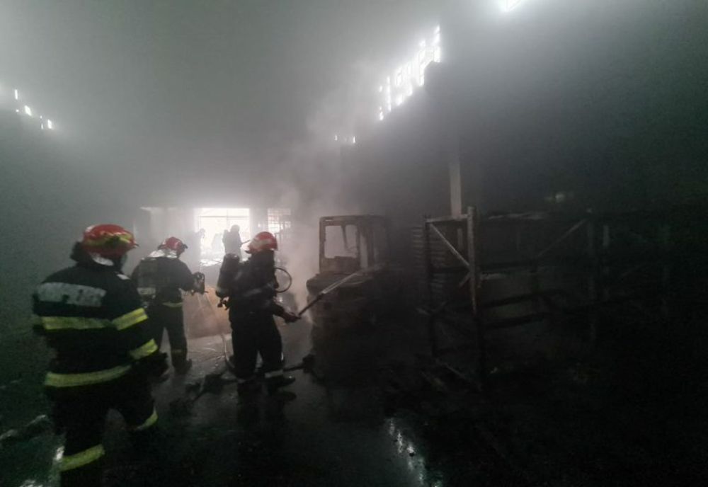 Ce a declanșat incendiul de la hala de produse inflamabile din Florești-Prahova