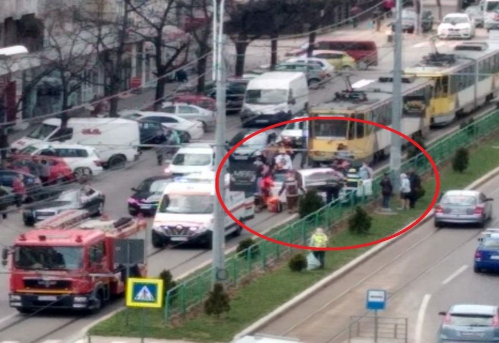 Accident în Ploiești. Circulația tramvaielor, blocată