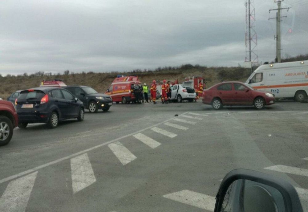 Accident pe DN 1, la Florești. Două persoane au fost rănite