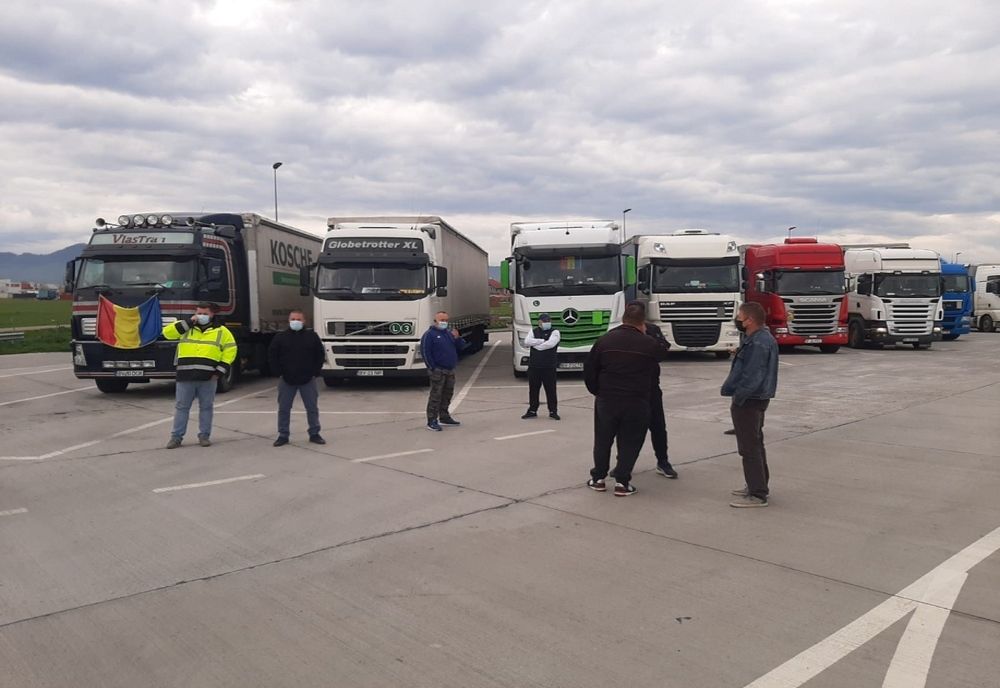 Protest al transportatorilor de mărfuri pe DN 1 A, din cauza restricţiei de la Podul Azuga
