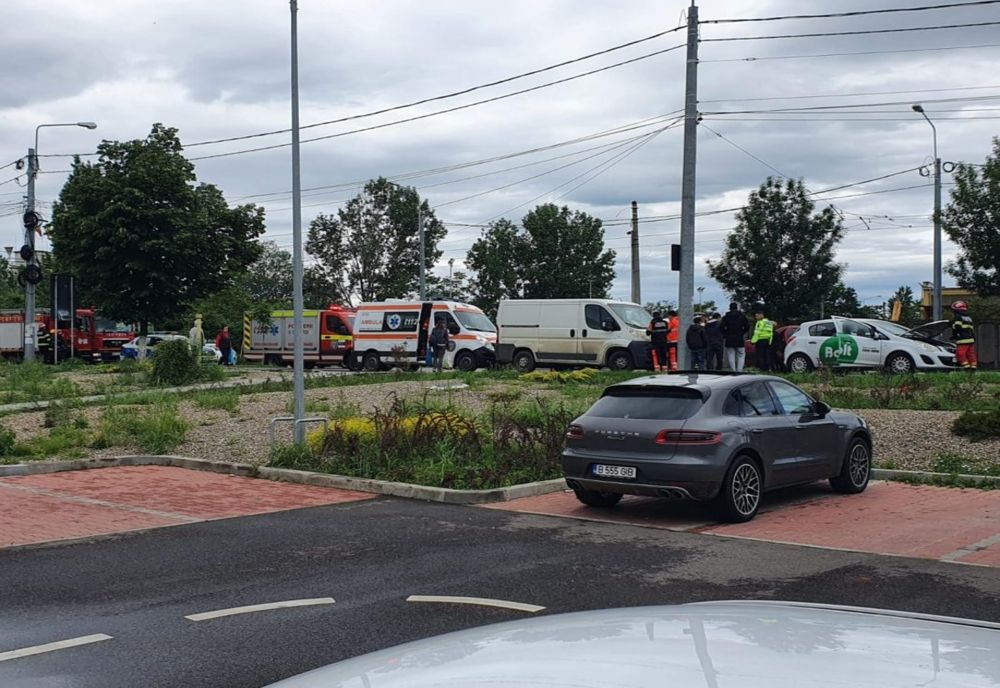 Trei adulți și un minor, implicați într-un accident, la Ploiești