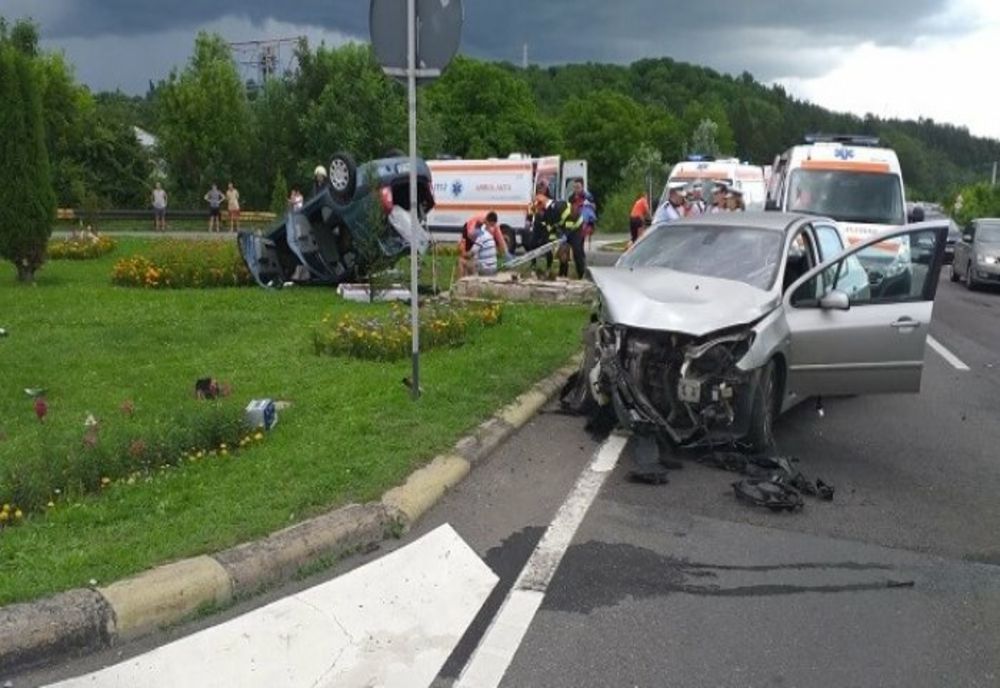 Accident pe DN 1, la Cornu. Șase persoane au fost rănite