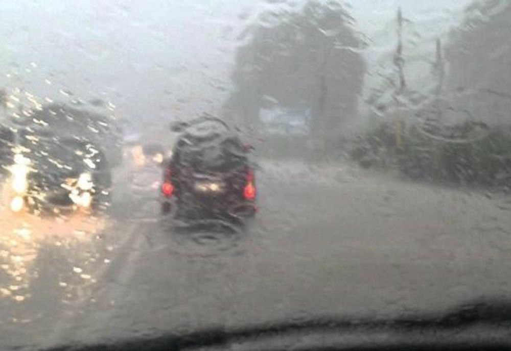 Prahova. Autoritățile, în alertă, pe fondul avertizărilor meteo. Sunt anunțate rafale de până la 100 km/oră și precipitații de până la 70 l/mp