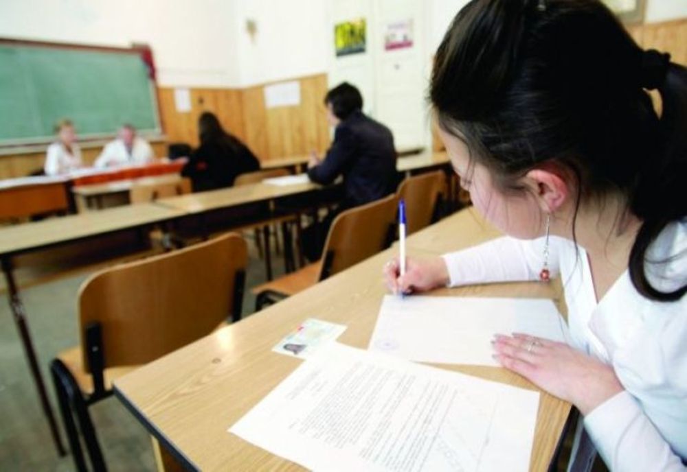 Câți bani vor primi de la Ministerul Educației absolvenții cu media 10 la Bac și EN 2021