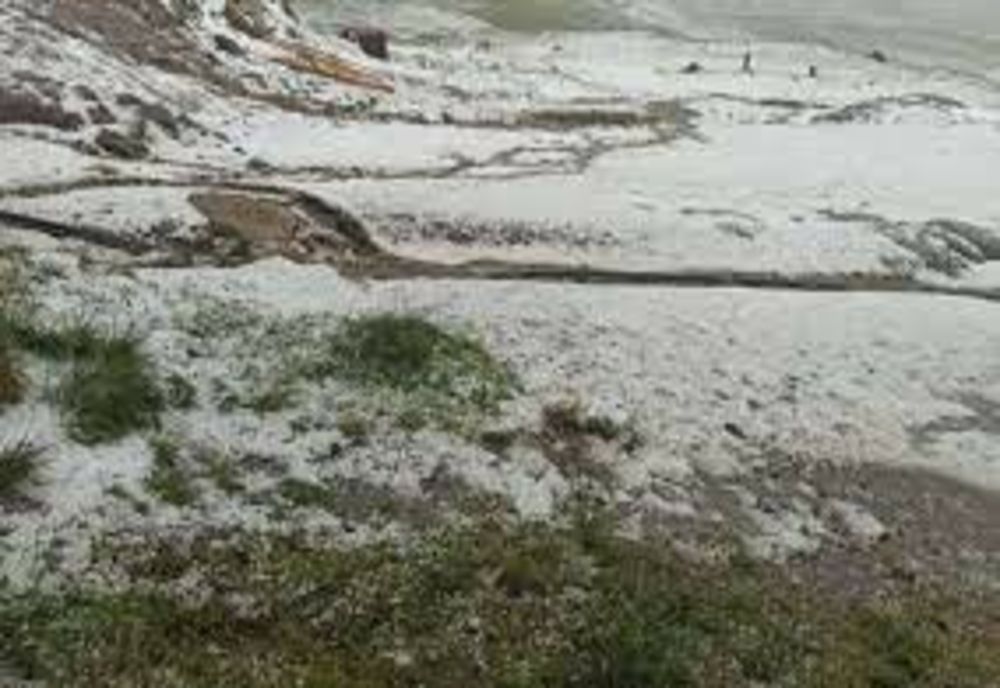 Rupere de nori și grindină pe Platoul Bucegi