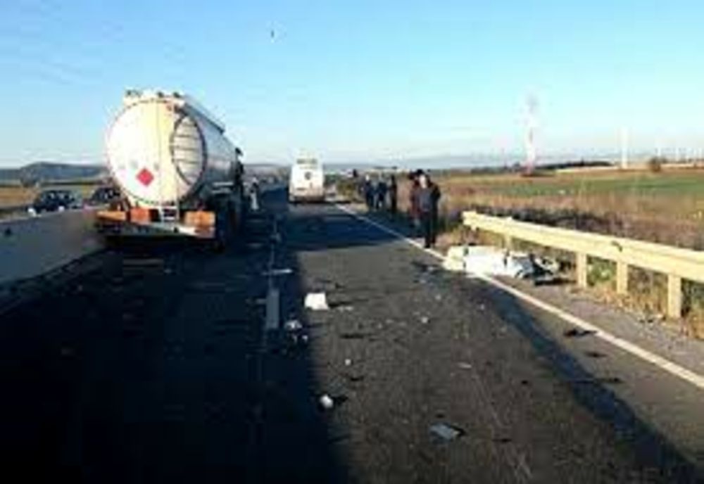 Accident rutier la Negoiești. O cisternă goală de GPL a fost implicată