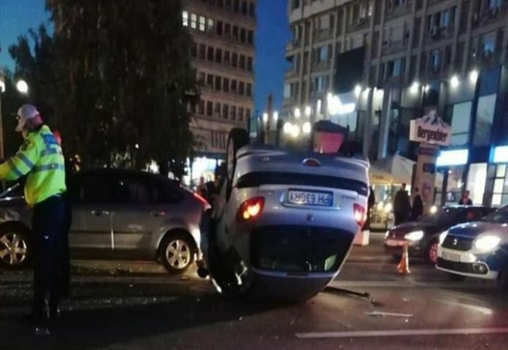 O mașină s-a răsturnat joi seară în Ploieşti