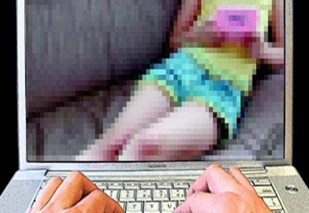 Tânăr cercetat pentru pornografie infantilă. Amenința minore din cinci județe, inclusiv din Prahova, că va distribui imagini compromițătoare