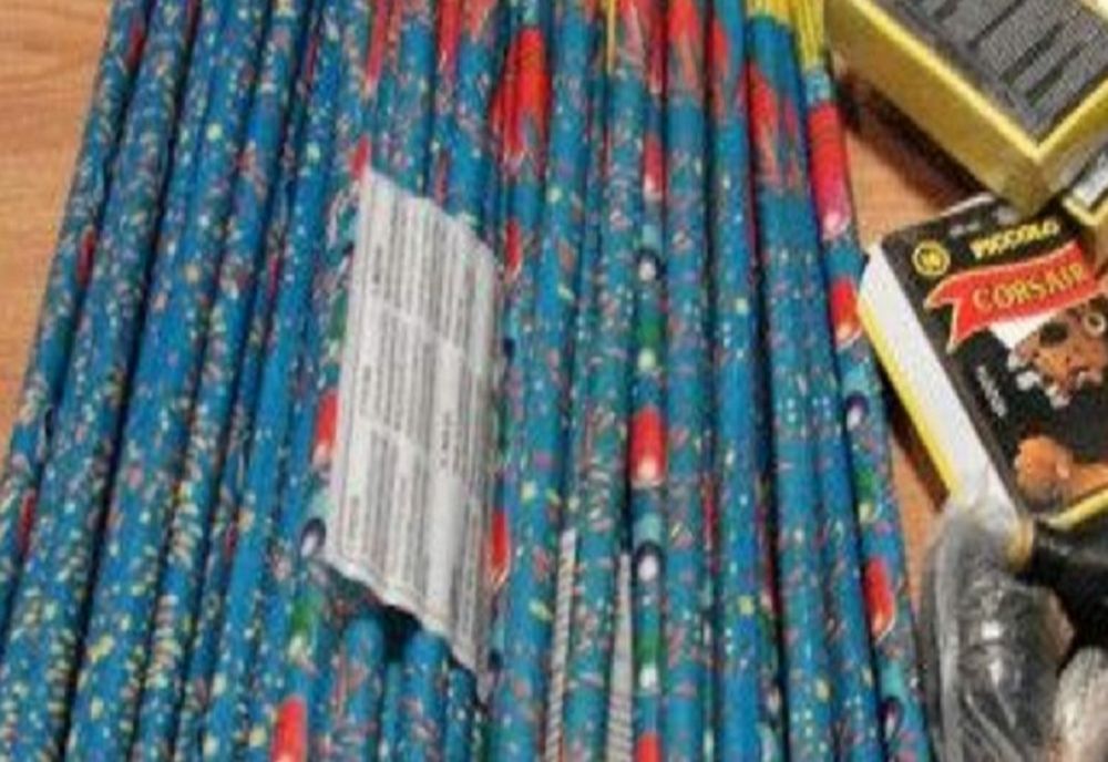 Prahova. Aproape 100 de kilograme de petarde și baterii de artificii, depistate de polițiști într-un autoturism