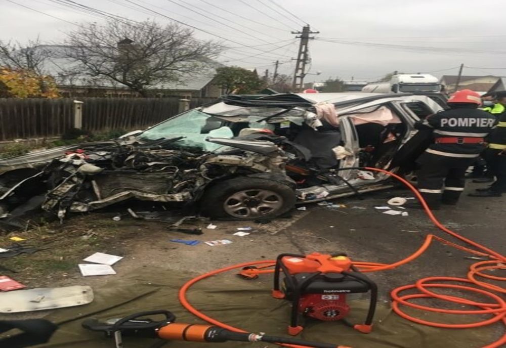 Accident mortal între un autoturism și un autotren încărcat cu ciment, pe DN 1 D, la Ciorani