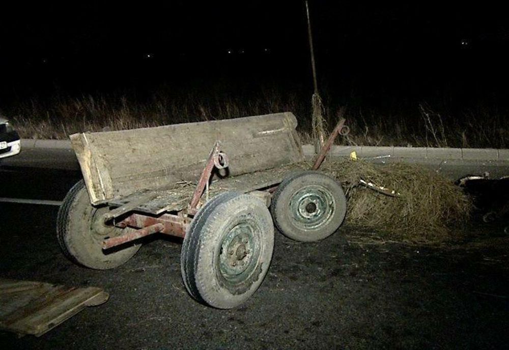 Prahova. O căruță a fost acroșată de un autoturism. Căruțașul a murit