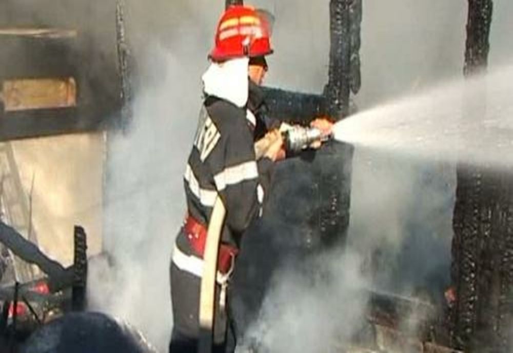 Prahova. Gospodărie distrusă de un incendiu