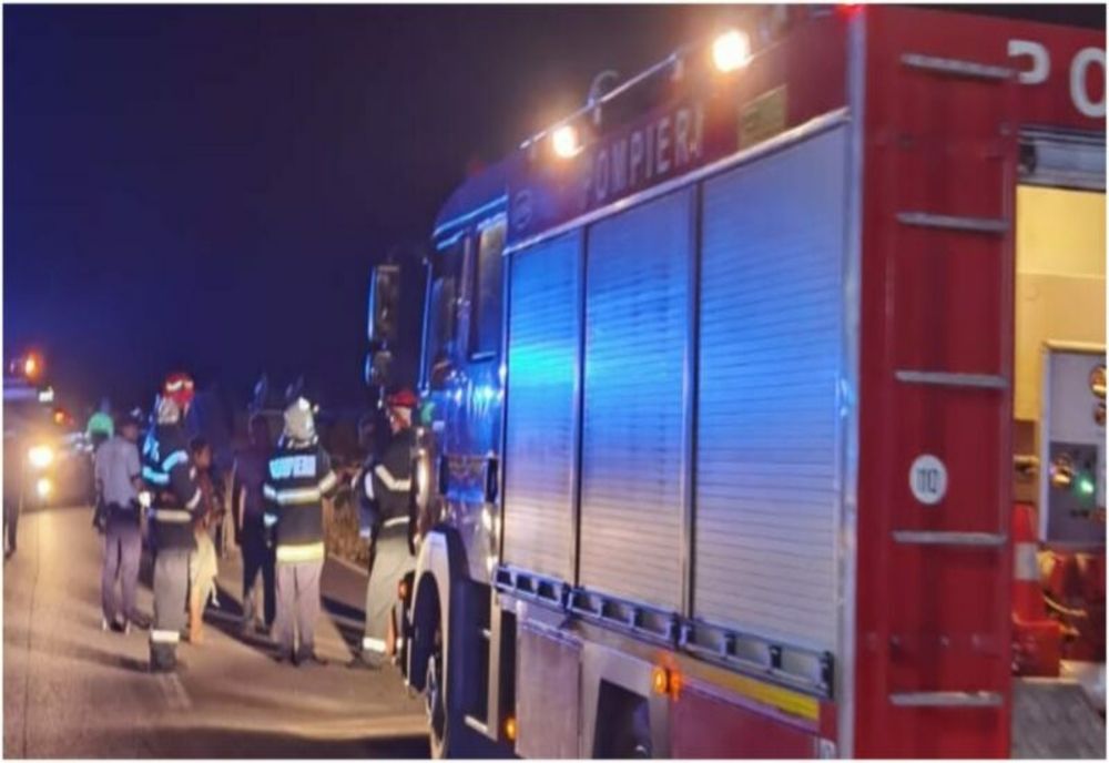 Coliziune devastatoare între două autoturisme, în Prahova. Două persoane au fost rănite