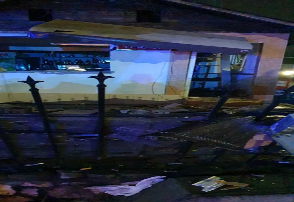 Explozie într-un magazin din Tomșani. Patru persoane au fost surprinse de explozie