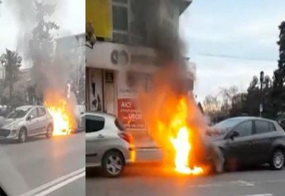 Incendiu în centrul Ploieștiului. Un autoturism a luat foc
