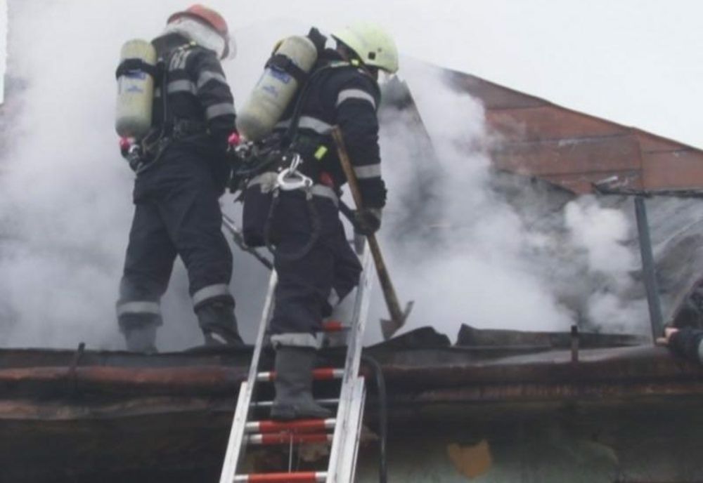 Prahova. Casă mistuită de flăcări, la Ciupelniţa