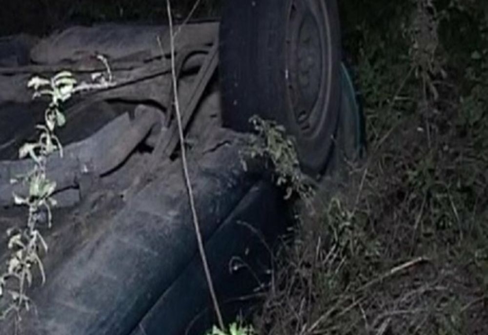 Un puști de 17 ani s-a răsturnat cu mașina și a fugit de la locul accidentului